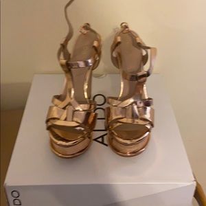 Metallic platform sandal